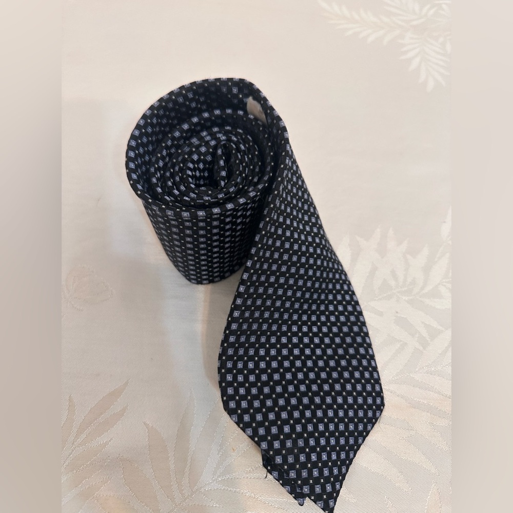 Michael Kors Black and Gray Geometric Tie